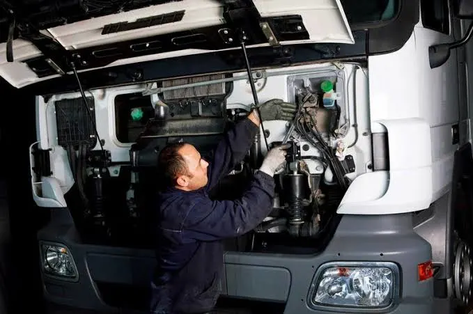 What Low Refrigerant Does to Truck AC Performance
